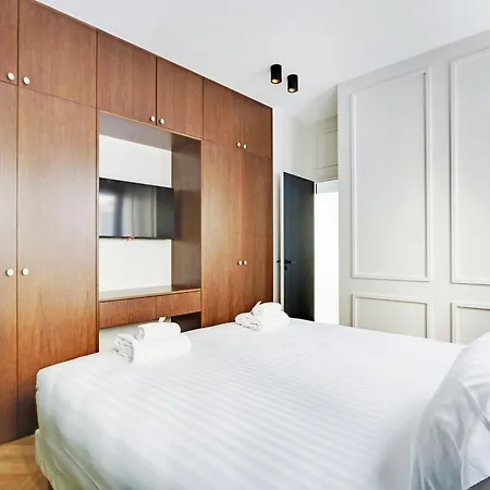 Apartment Pick A Flat's In Triangle D'or - Pierre 1er De Serbie *