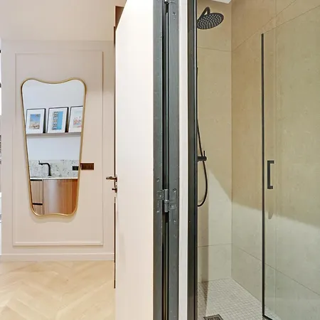 Apartment Pick A Flat's In Triangle D'or - Pierre 1er De Serbie Paris