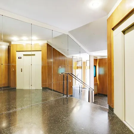 Apartment Pick A Flat's In Triangle D'or - Pierre 1er De Serbie Paris
